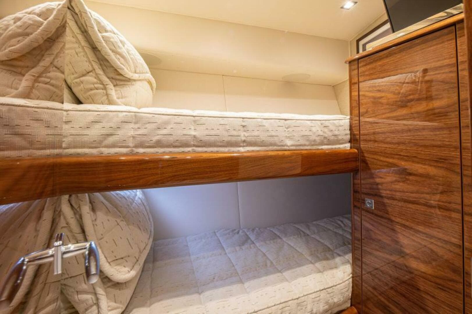 2023 Viking 64 Convertible — photo 30