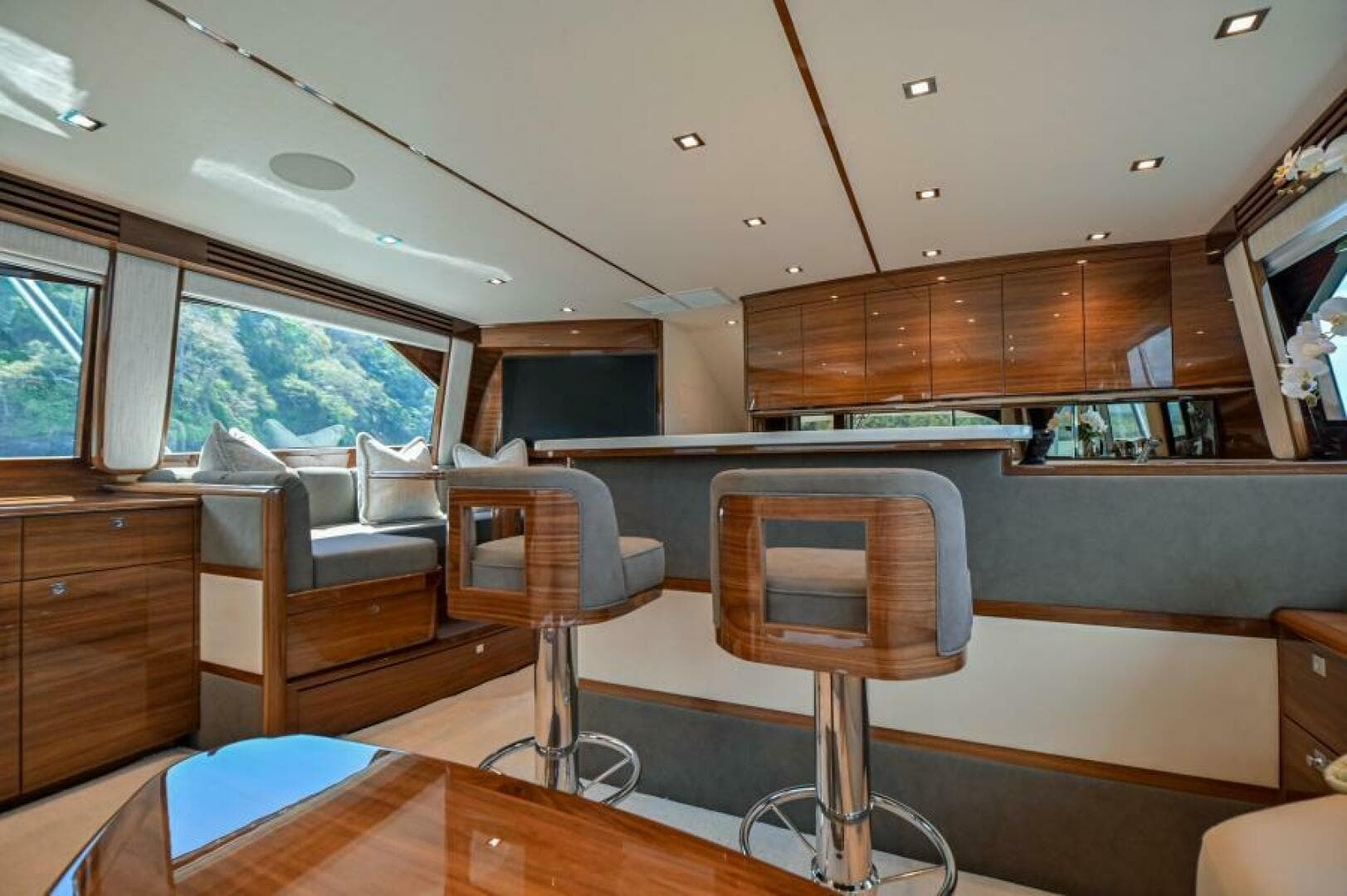 2023 Viking 64 Convertible — photo 20