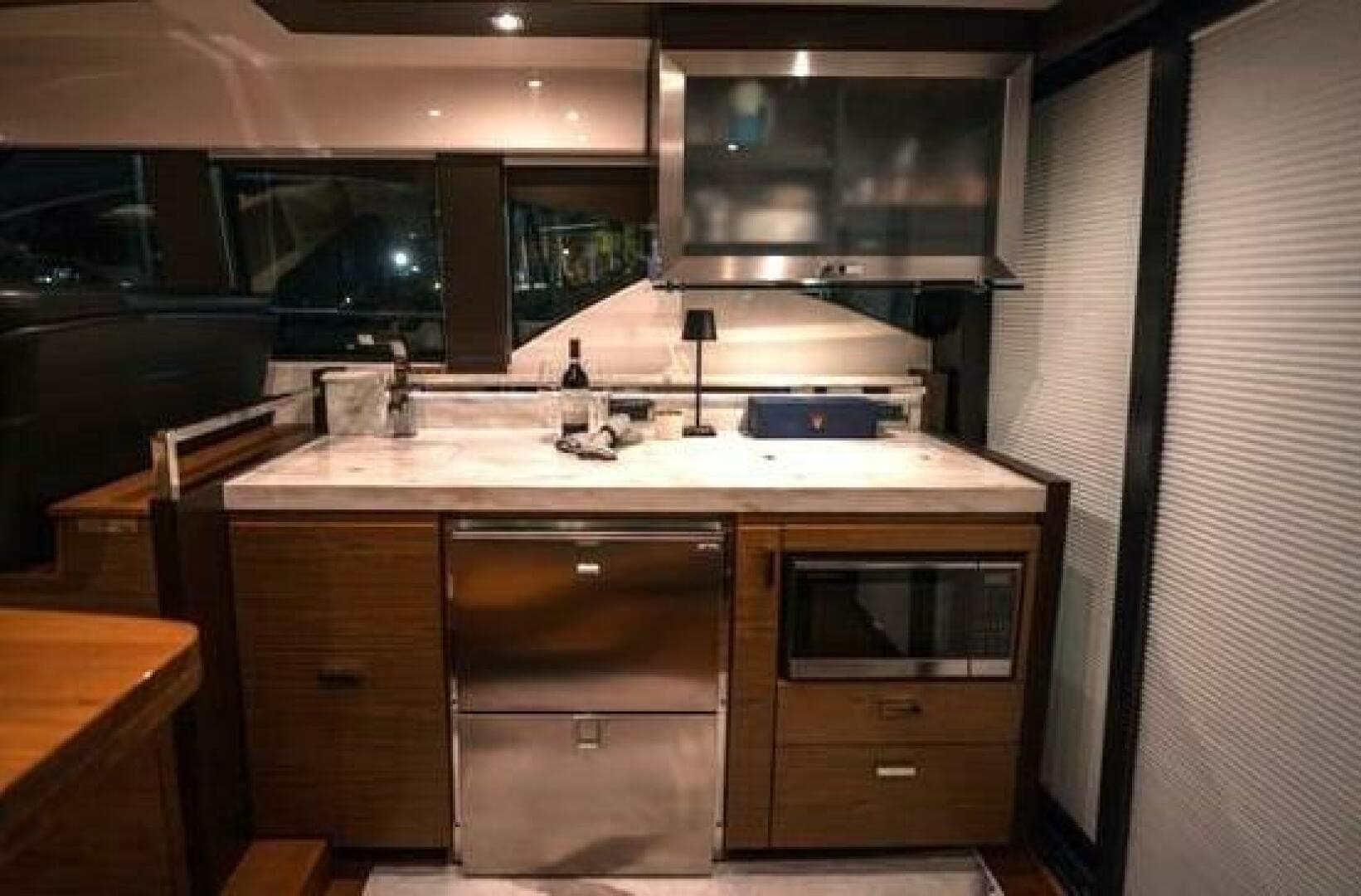 2016 Tiara Yachts 44 Coupe — photo 4