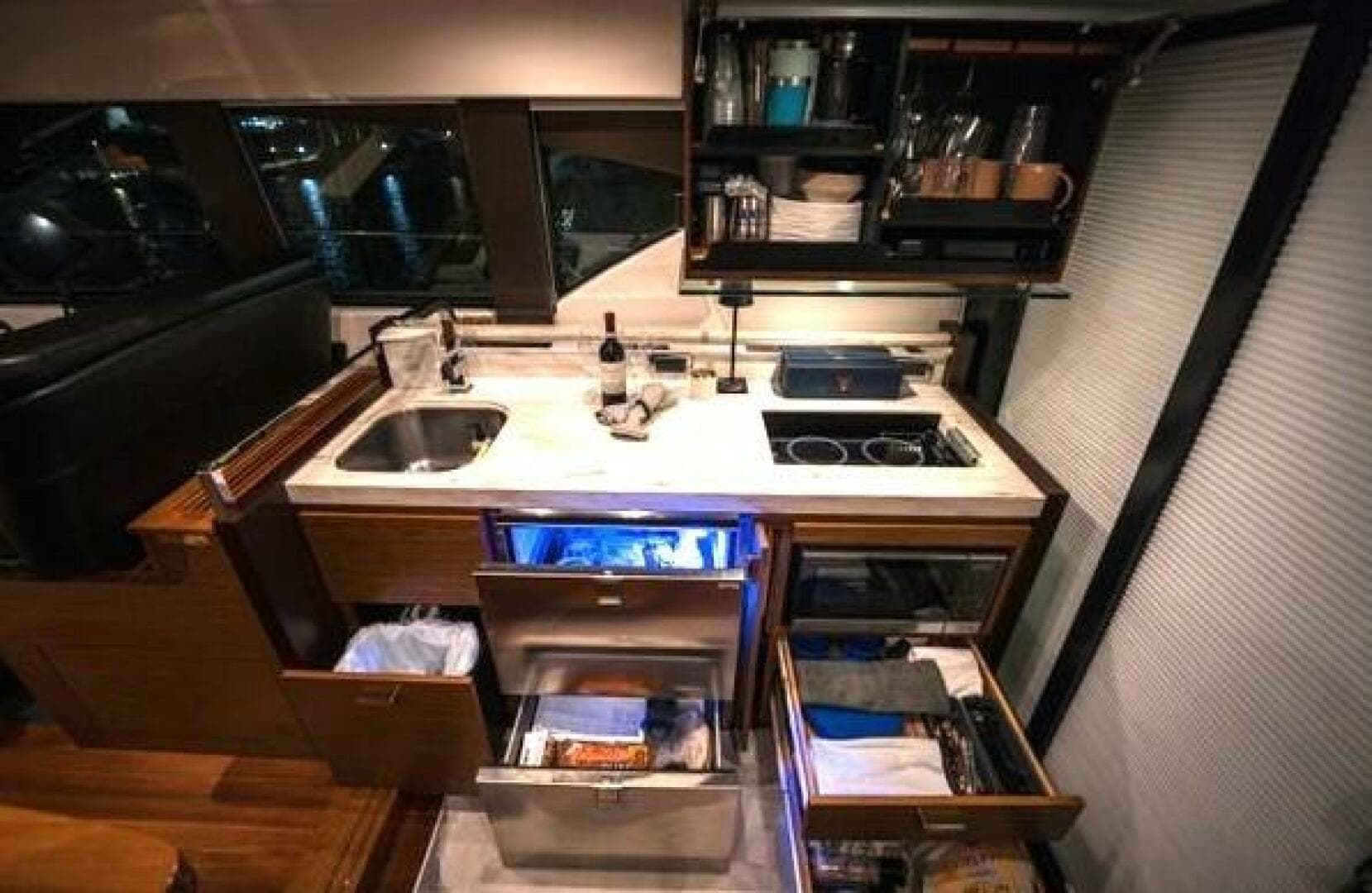 2016 Tiara Yachts 44 Coupe — photo 5