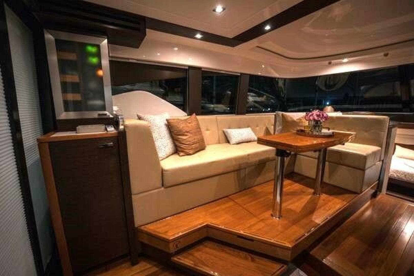 2016 Tiara Yachts 44 Coupe — photo 3