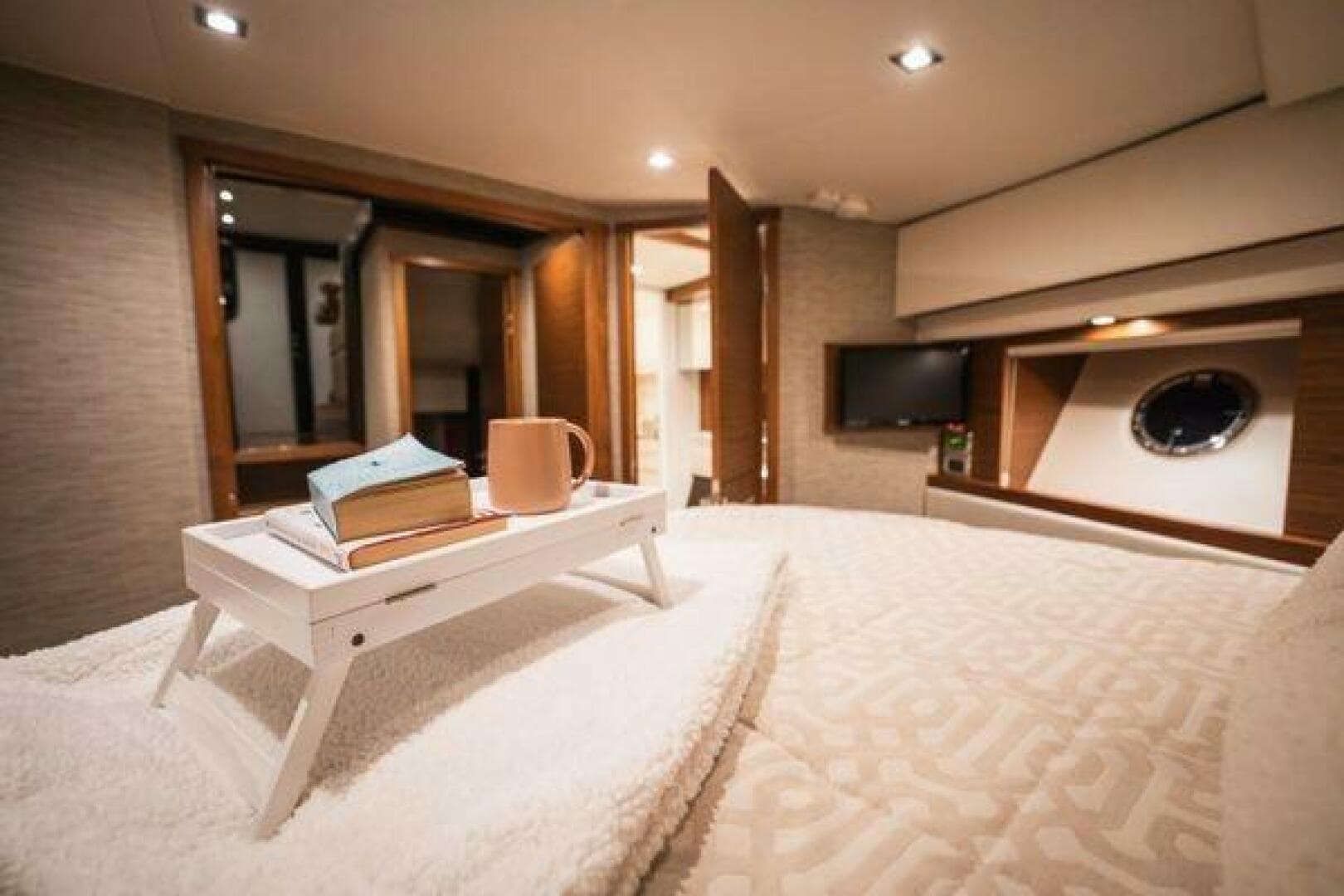 2016 Tiara Yachts 44 Coupe — photo 7