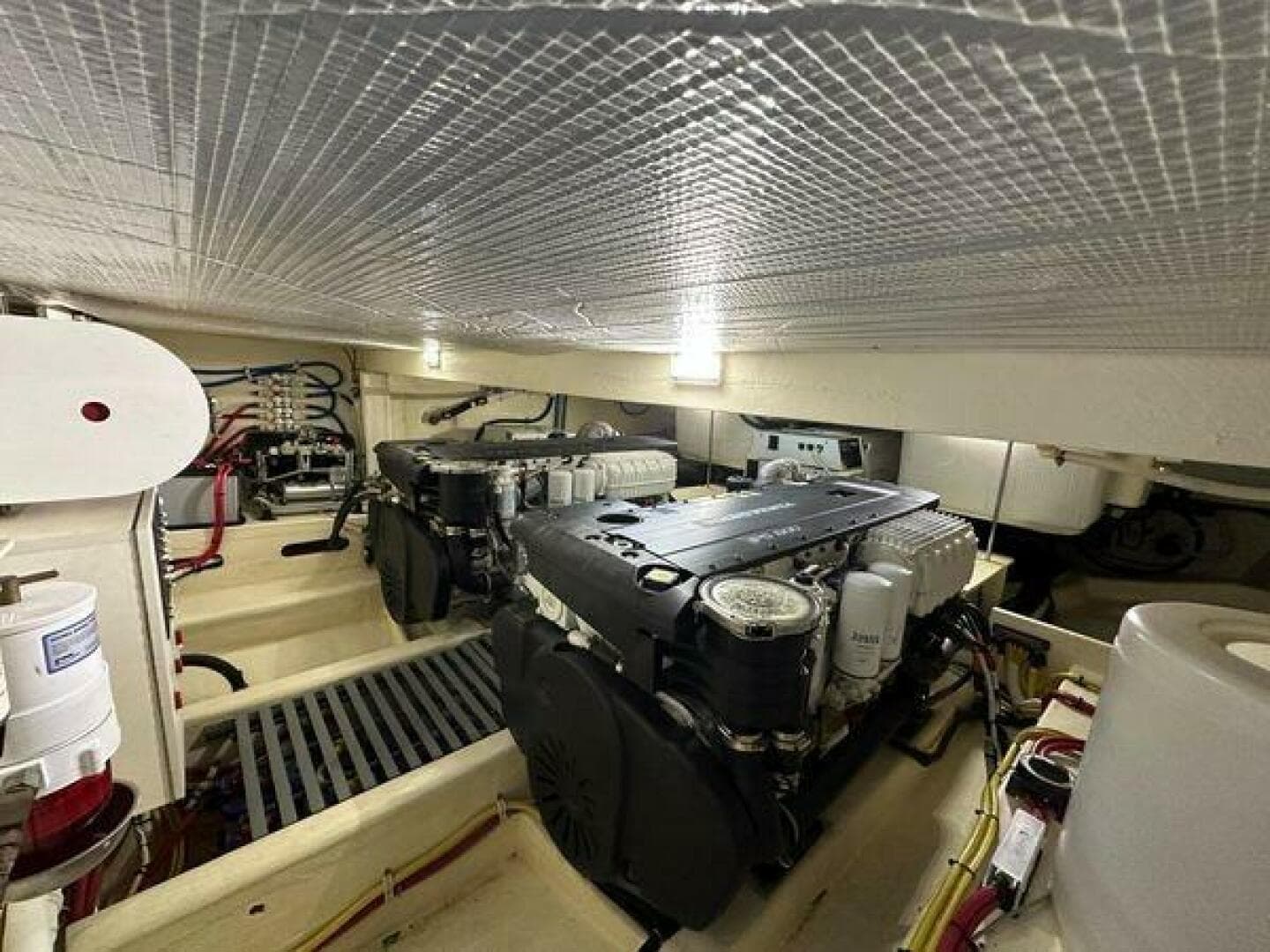 2016 Tiara Yachts 44 Coupe — photo 18