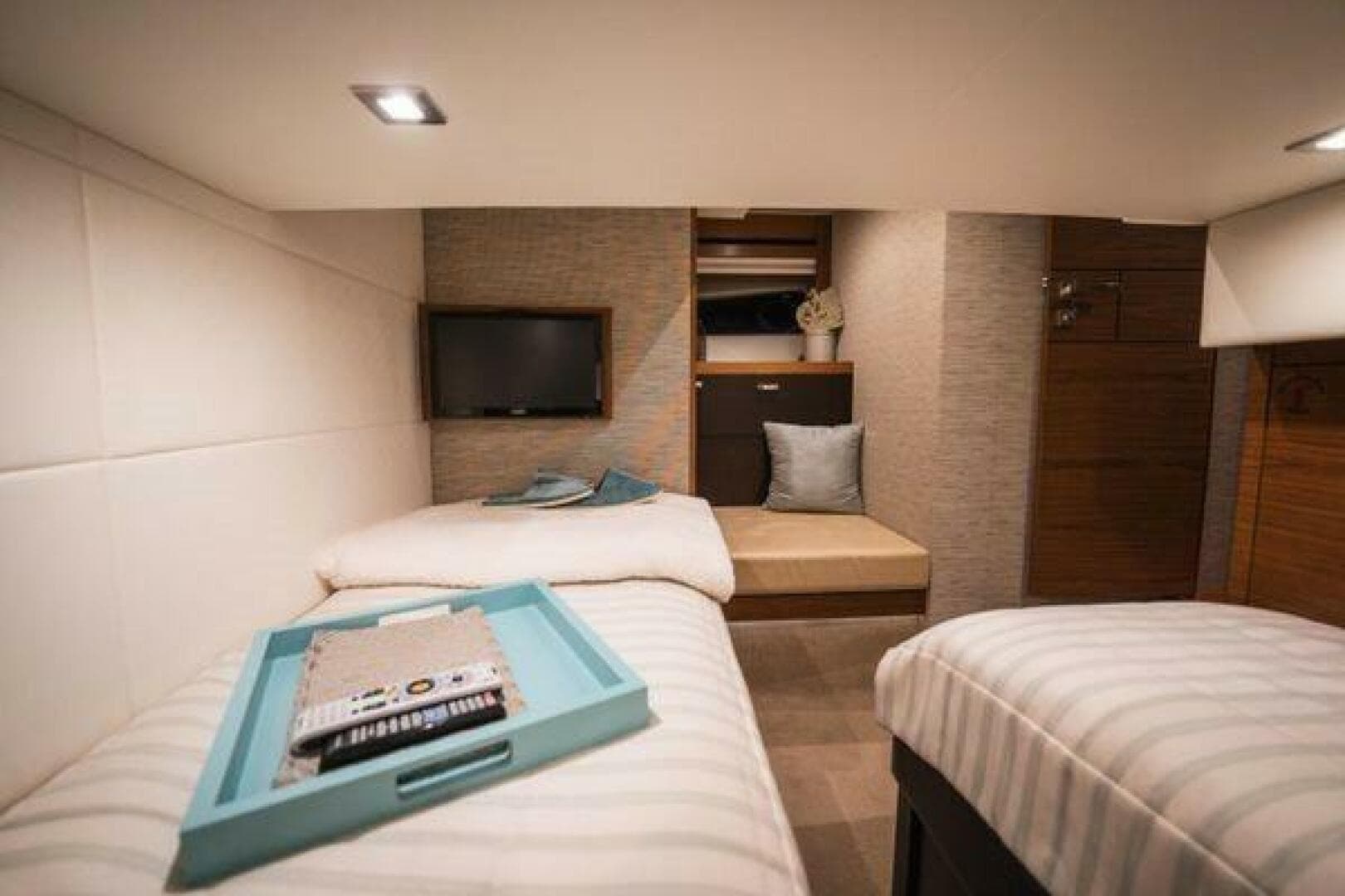 2016 Tiara Yachts 44 Coupe — photo 12