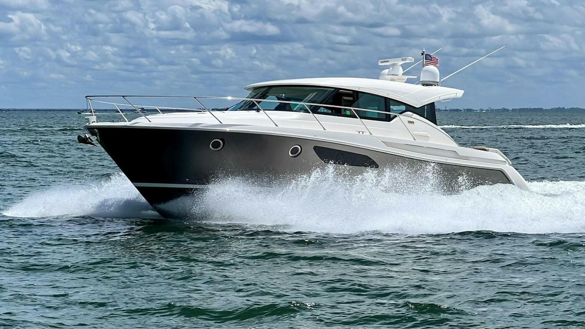 2016 Tiara Yachts 44 Coupe — photo 21