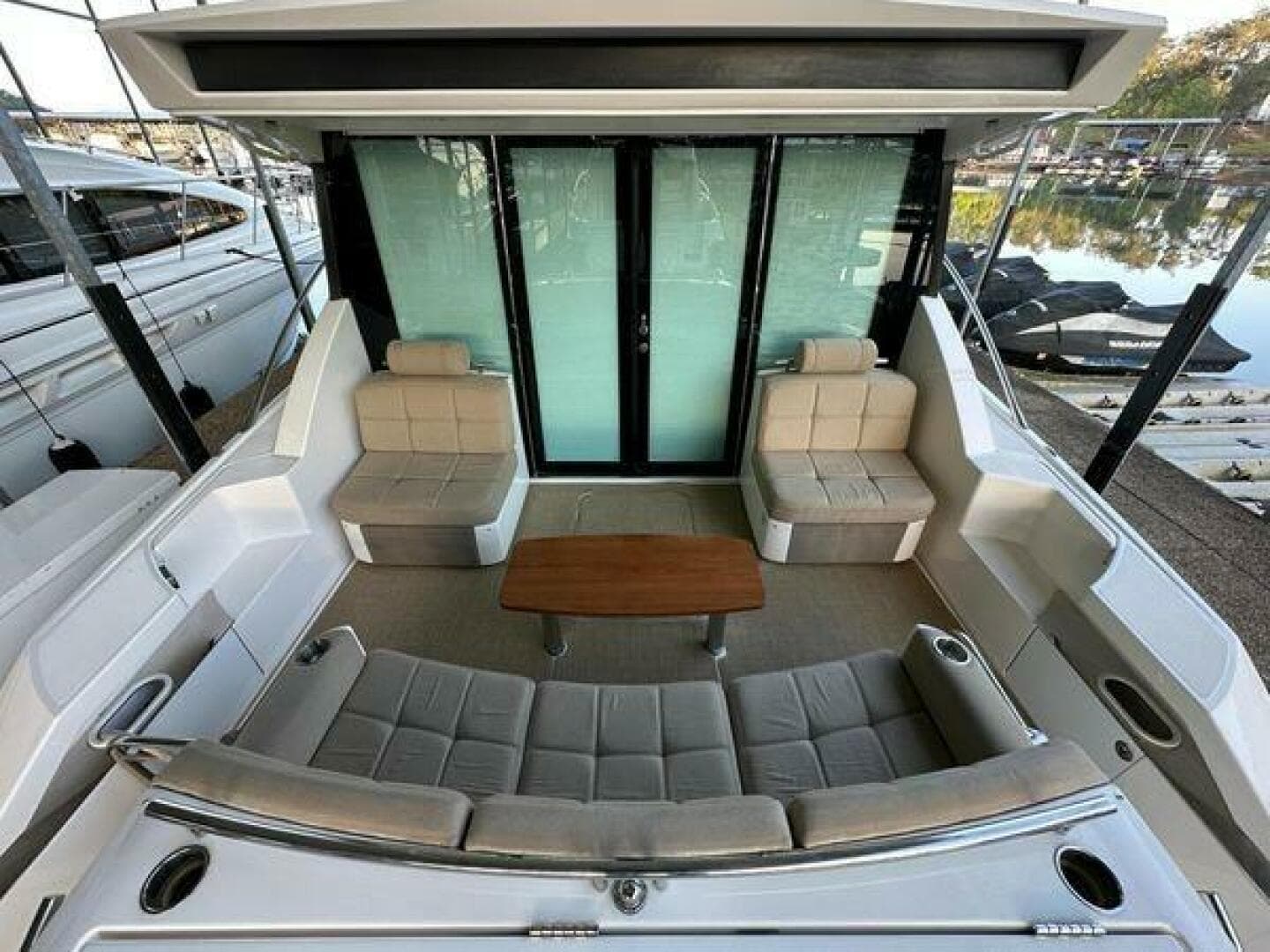 2016 Tiara Yachts 44 Coupe — photo 16