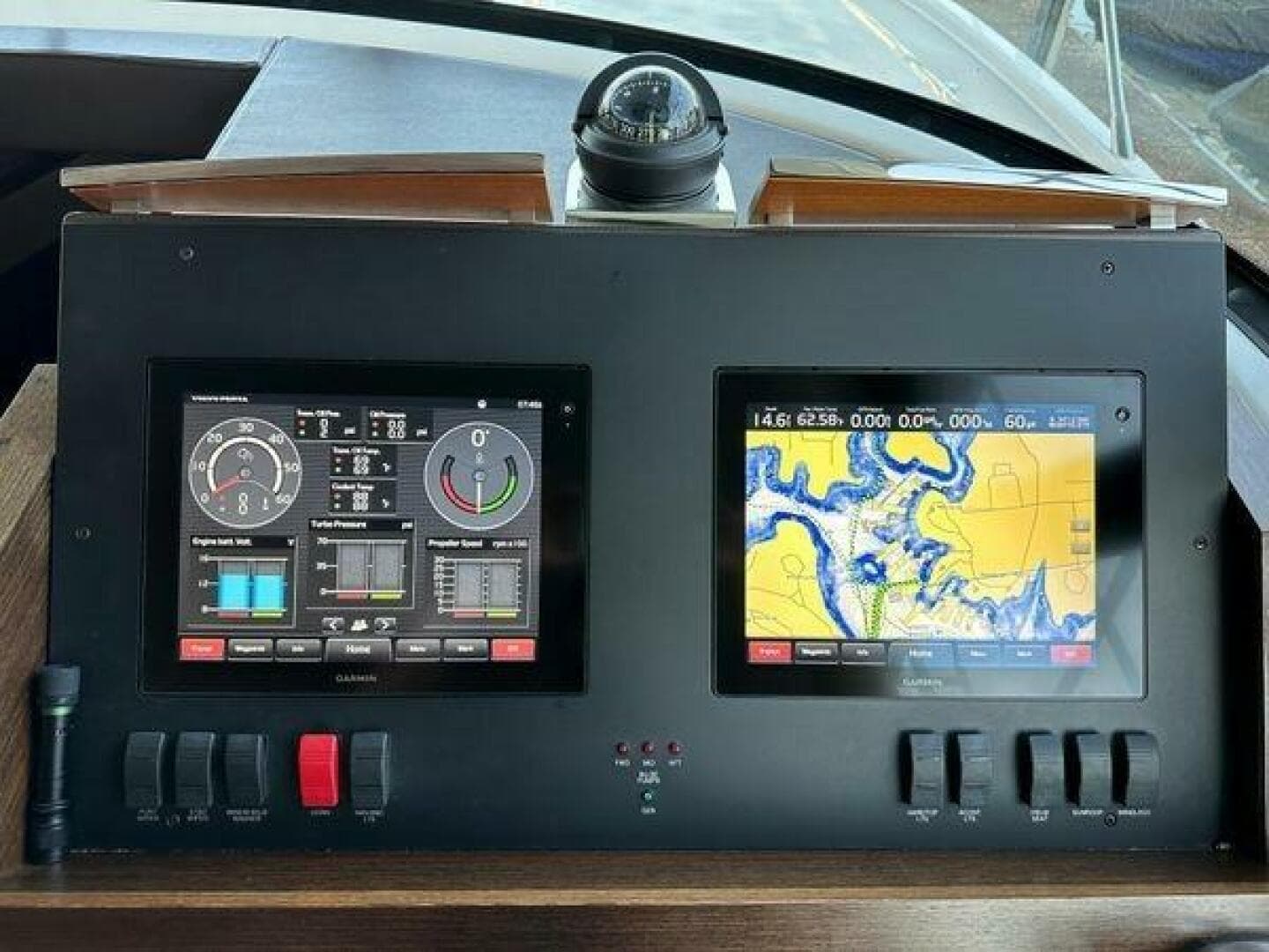 2016 Tiara Yachts 44 Coupe — photo 15