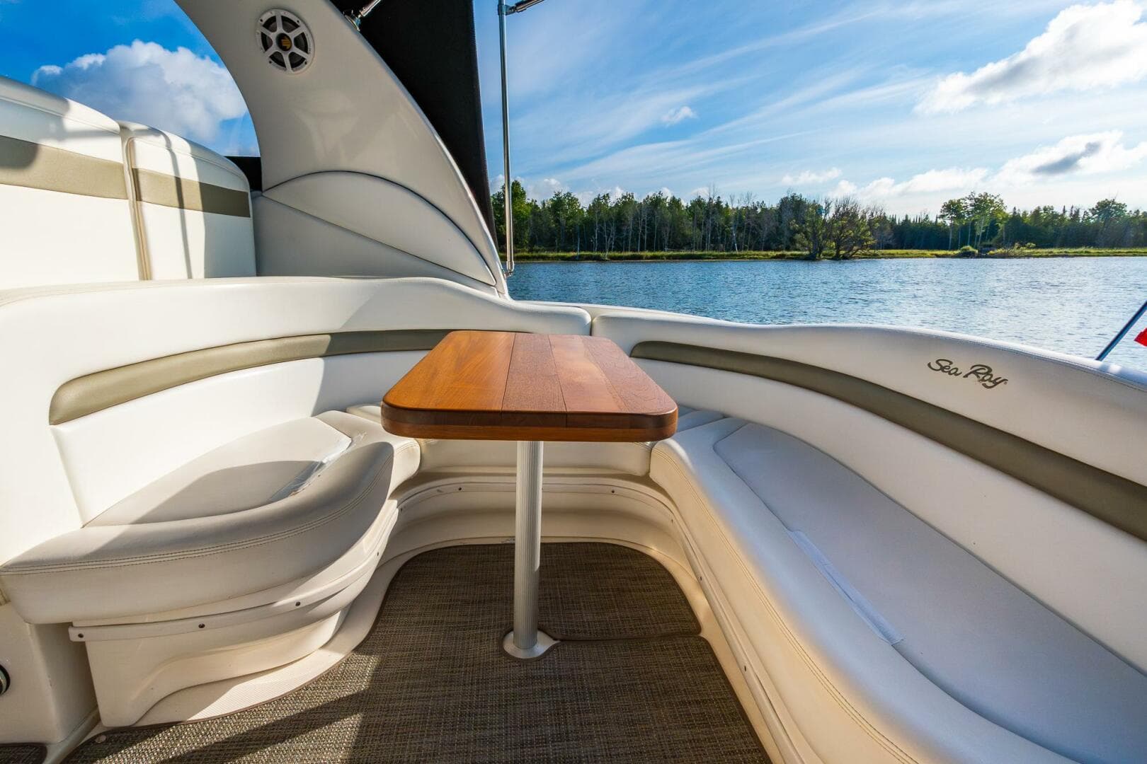 2007 Sea Ray 320 Sundancer — photo 9