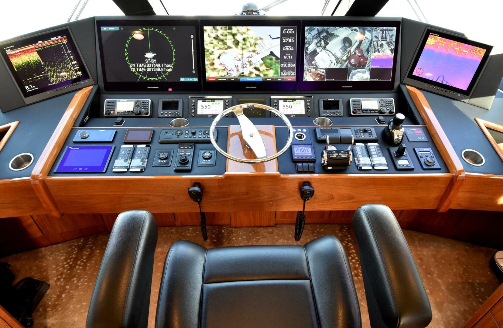 2019 Viking 80 Skybridge — photo 2