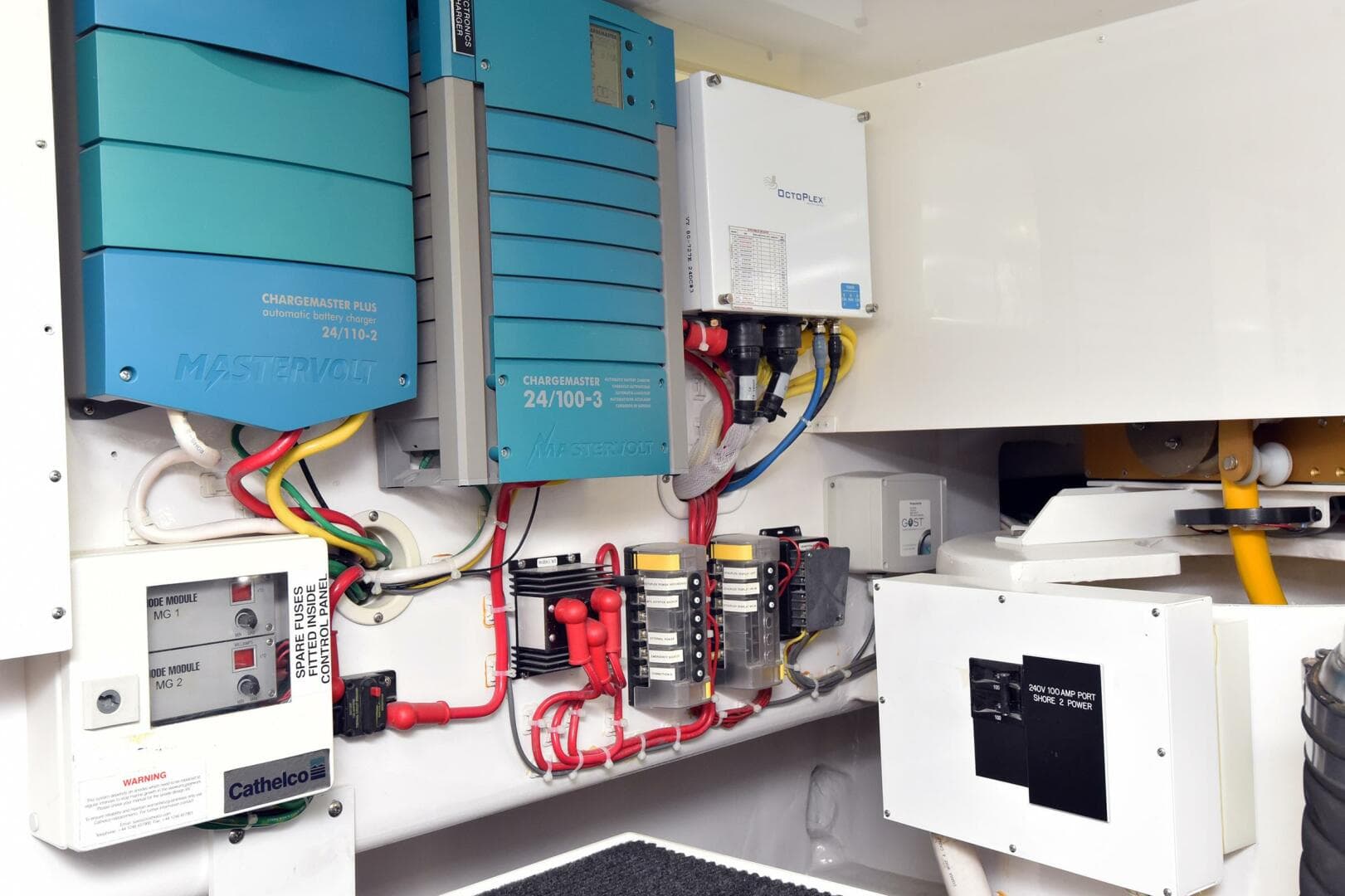 2019 Viking 80 Skybridge — photo 124