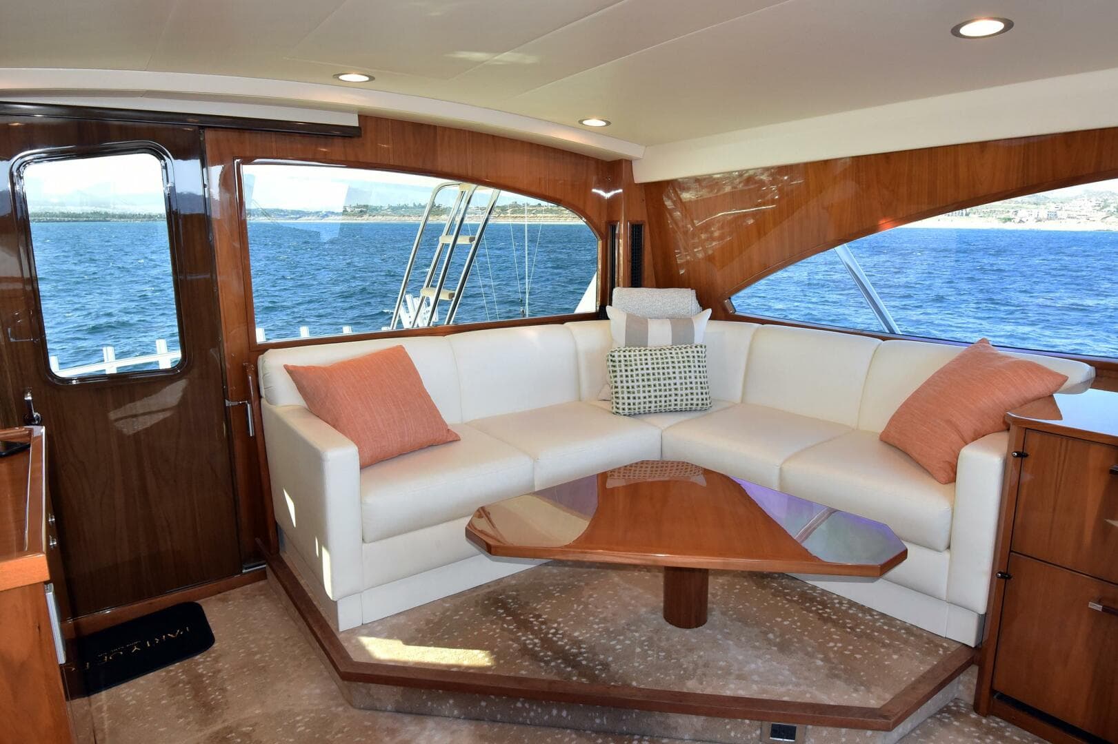 2019 Viking 80 Skybridge — photo 61