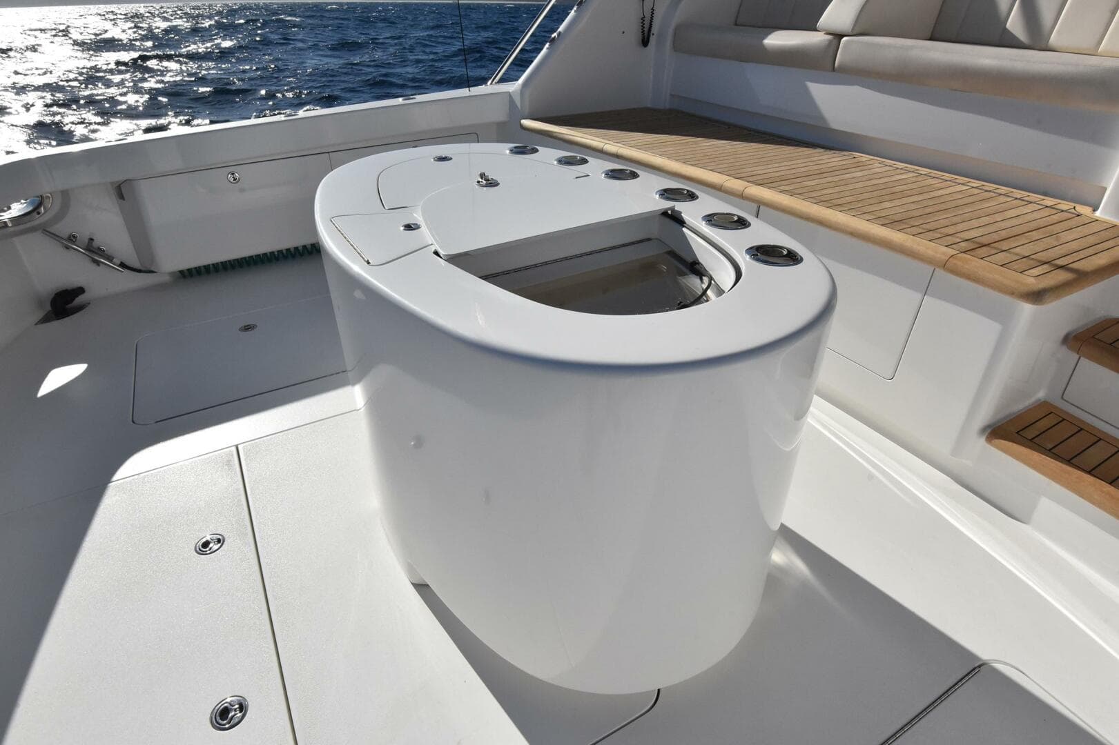 2019 Viking 80 Skybridge — photo 98