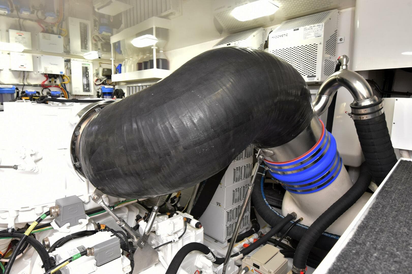 2019 Viking 80 Skybridge — photo 118