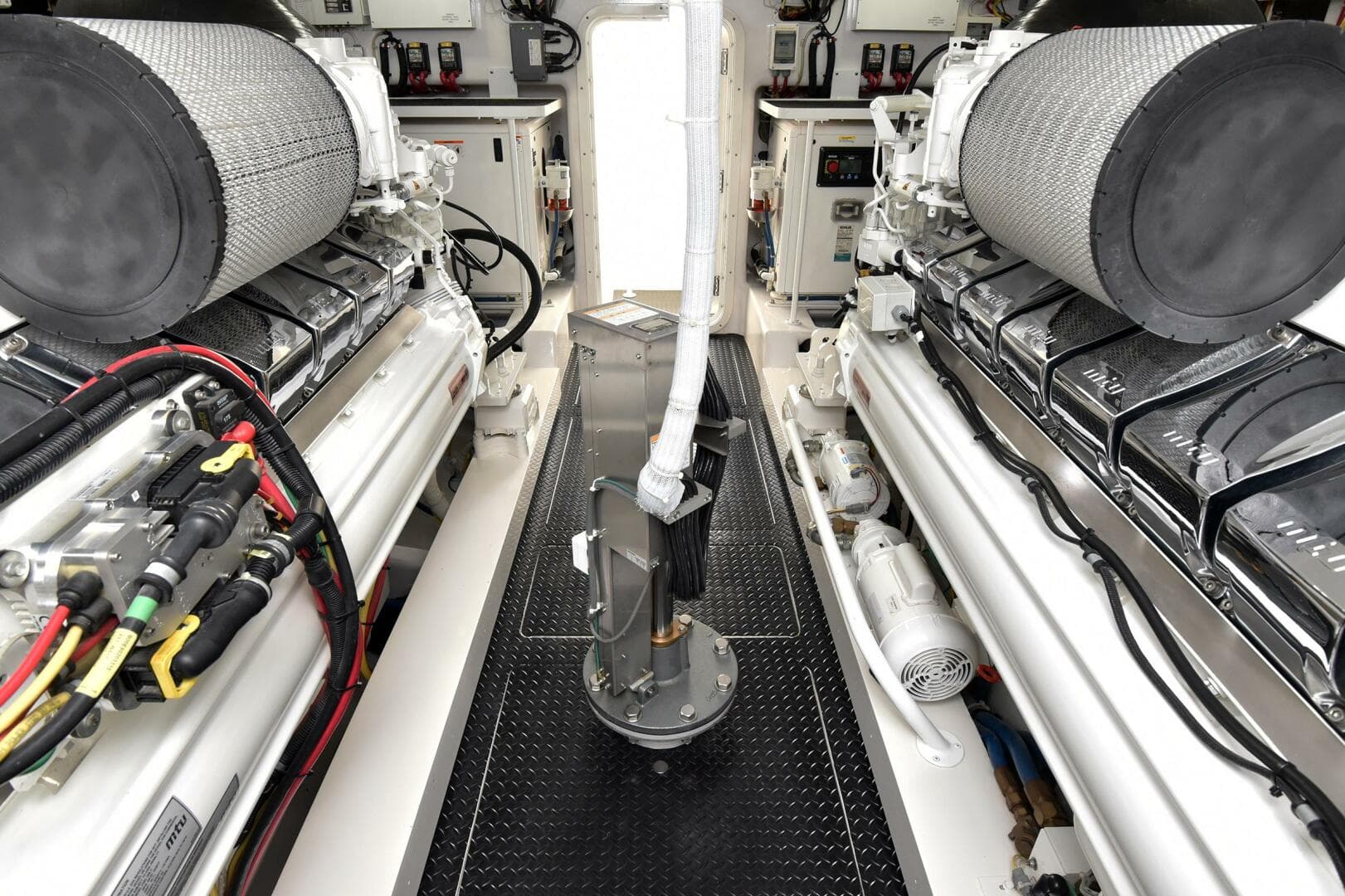 2019 Viking 80 Skybridge — photo 117