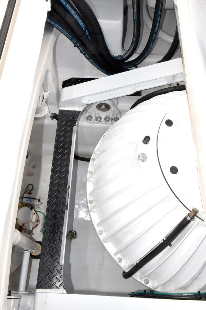 2019 Viking 80 Skybridge — photo 103