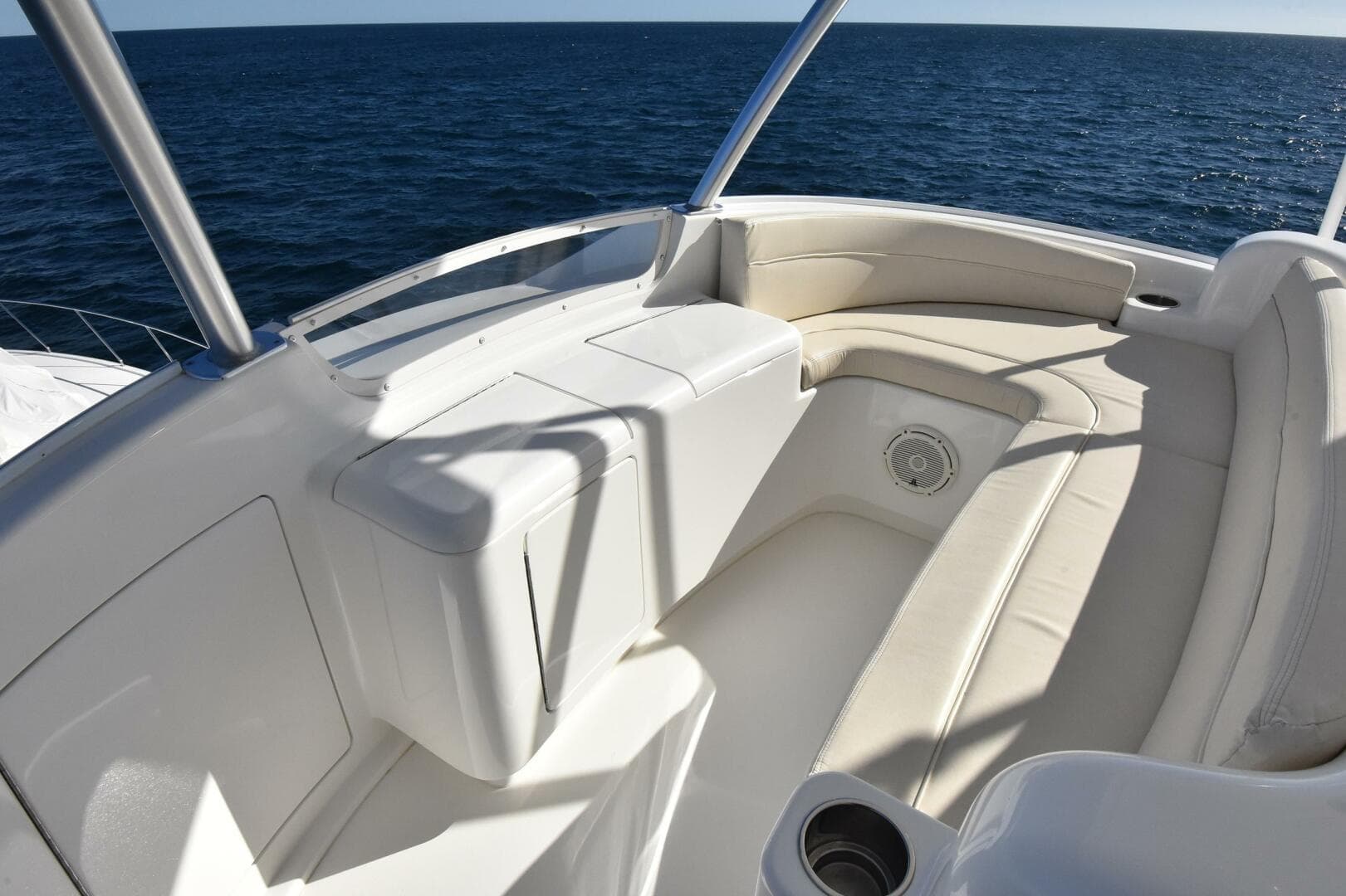 2019 Viking 80 Skybridge — photo 74