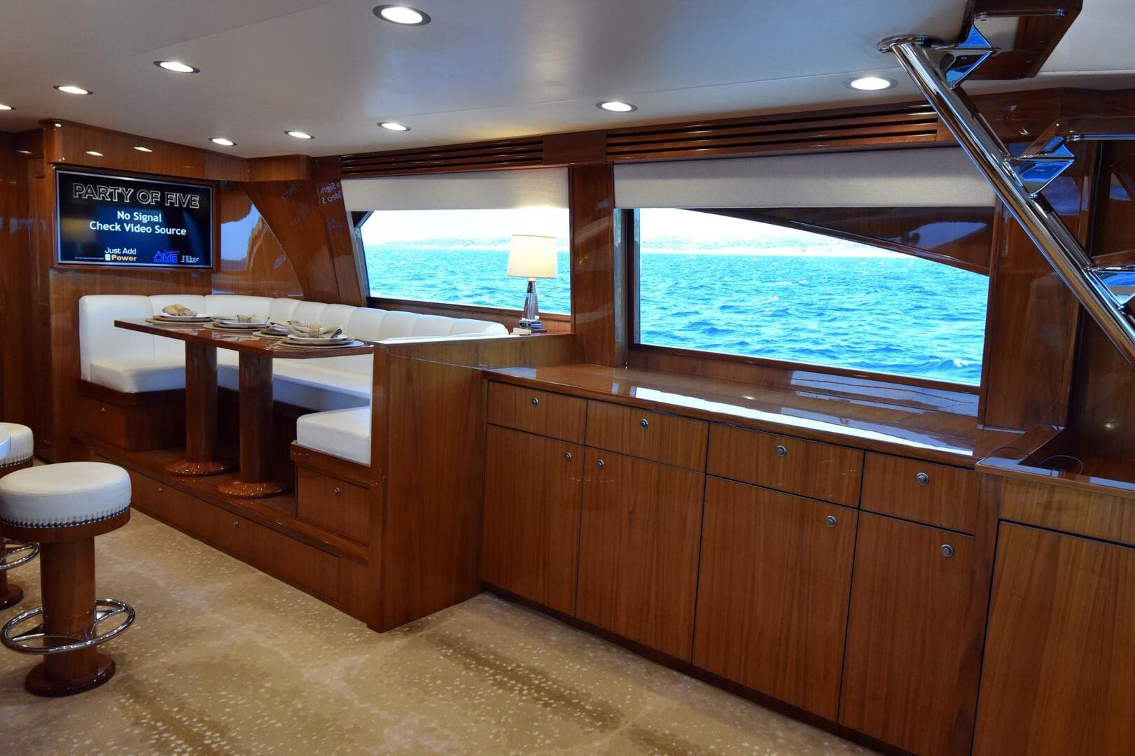 2019 Viking 80 Skybridge — photo 12