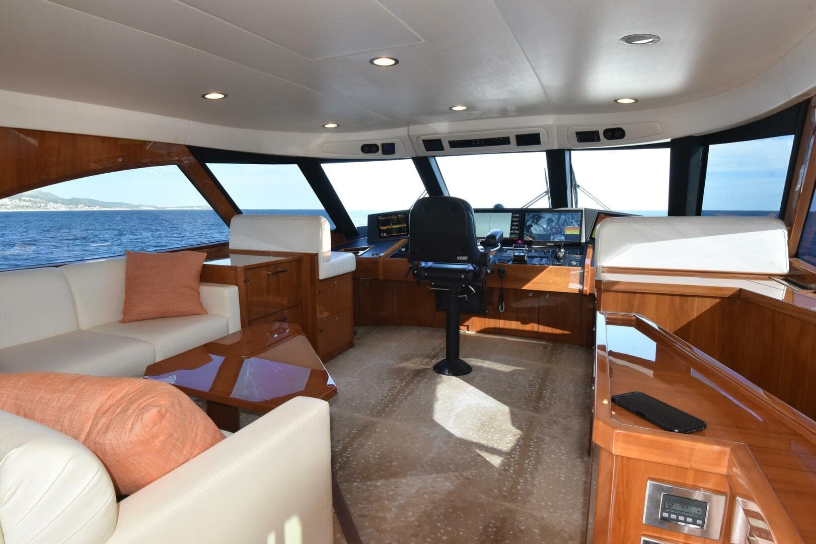 2019 Viking 80 Skybridge — photo 62