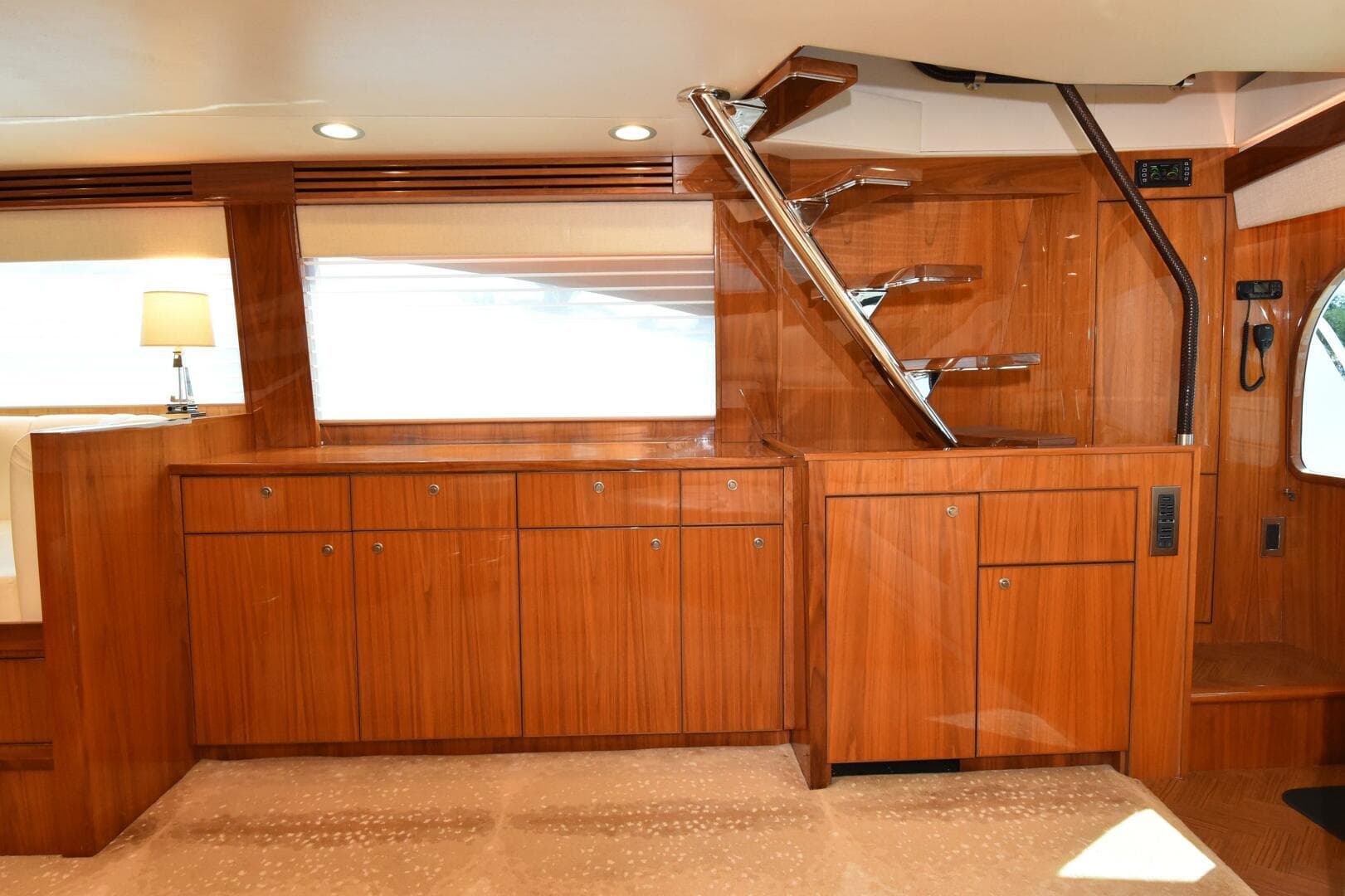 2019 Viking 80 Skybridge — photo 17