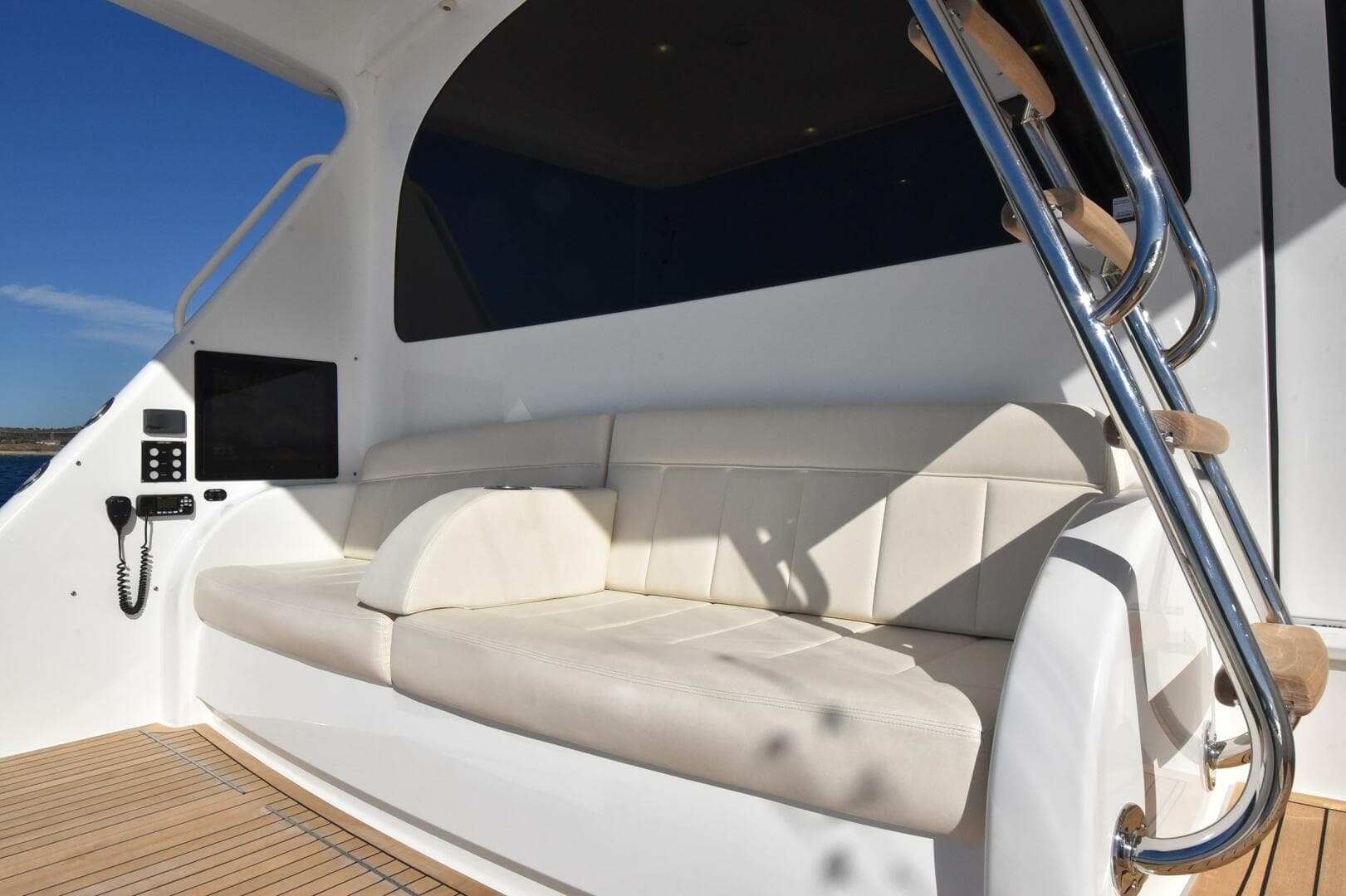 2019 Viking 80 Skybridge — photo 94