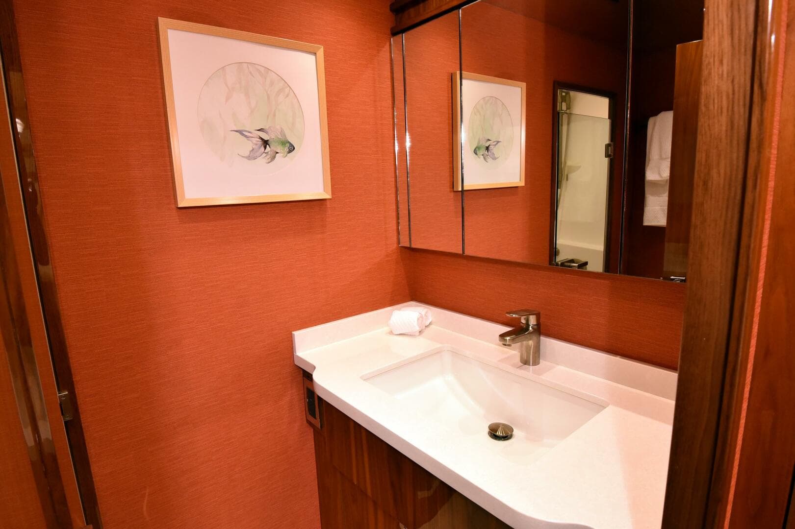 2019 Viking 80 Skybridge — photo 34