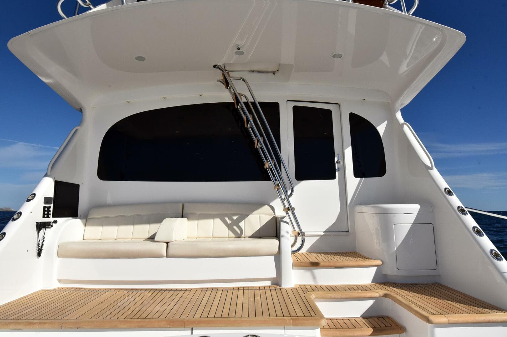 2019 Viking 80 Skybridge — photo 93