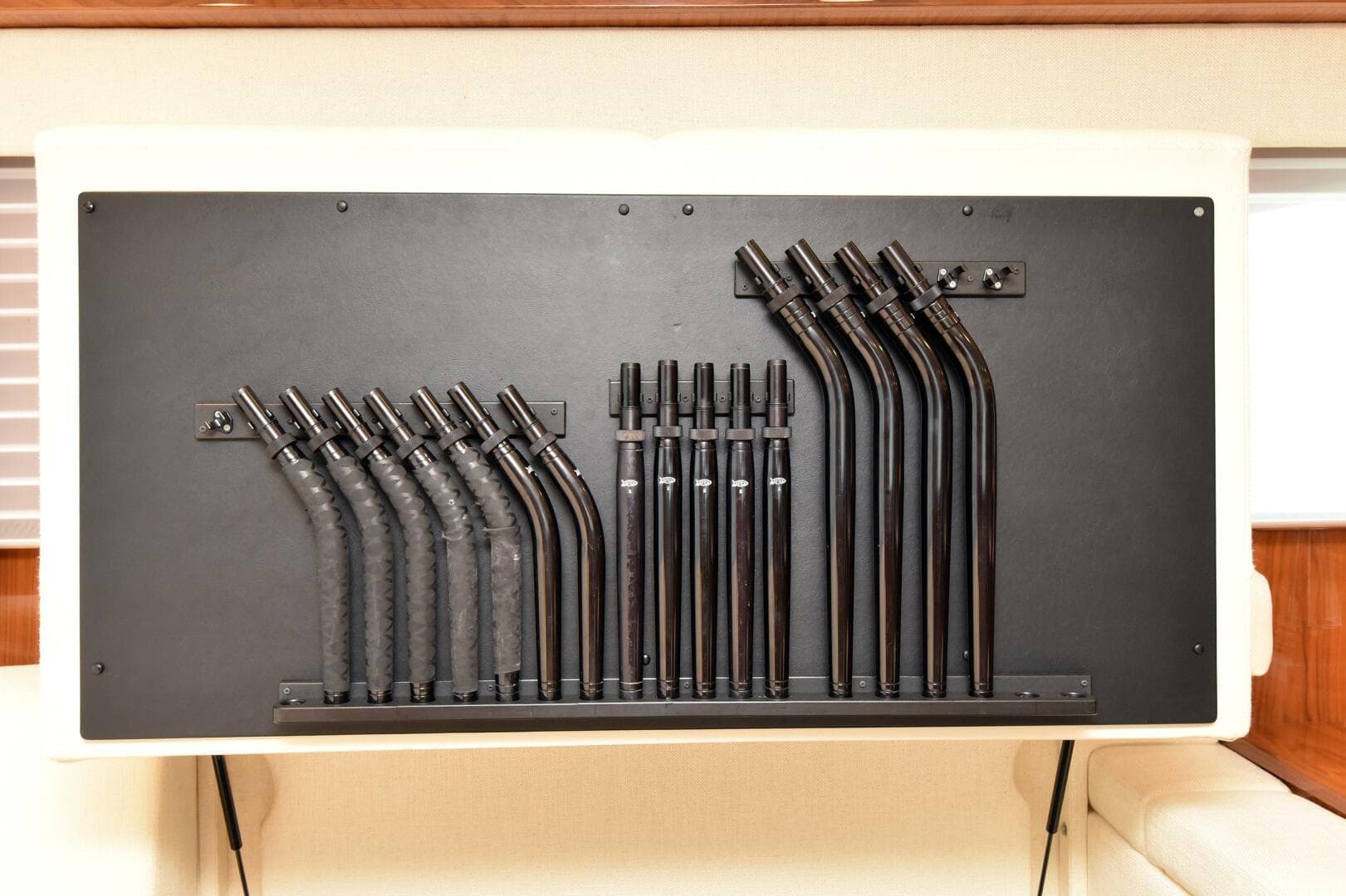 2019 Viking 80 Skybridge — photo 10