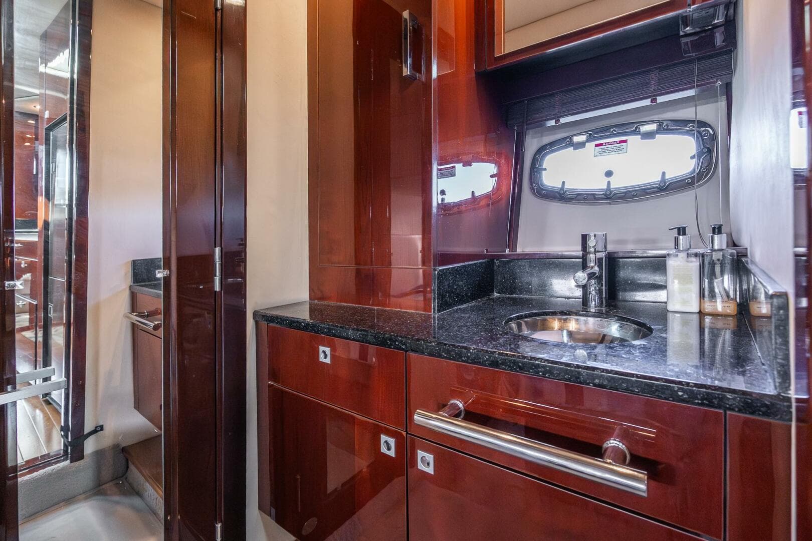 2009 Sea Ray 47 Sundancer — photo 17