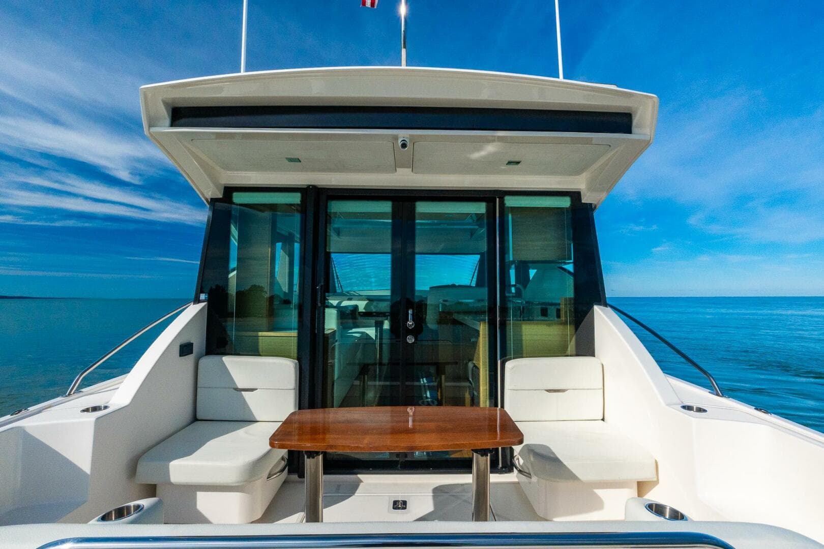 2022 Tiara Yachts 39 Coupe — photo 9