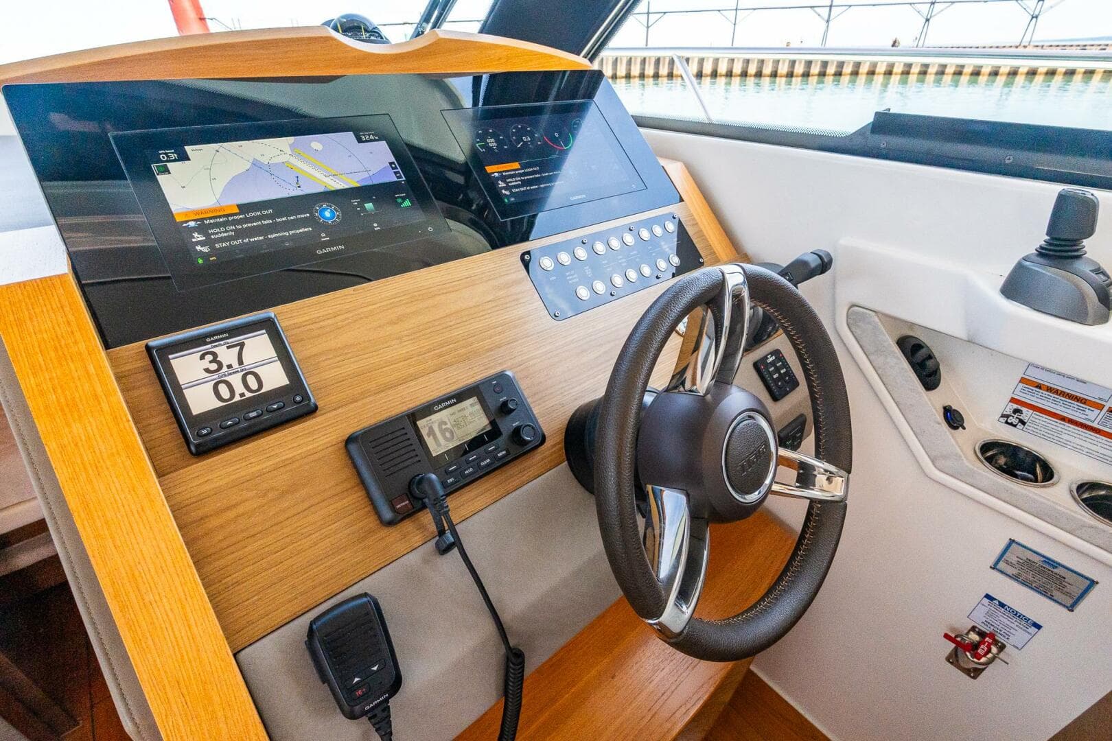 2022 Tiara Yachts 39 Coupe — photo 11