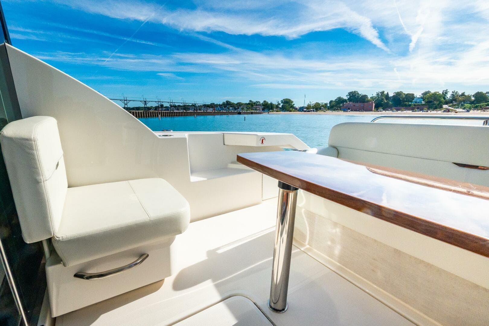 2022 Tiara Yachts 39 Coupe — photo 5