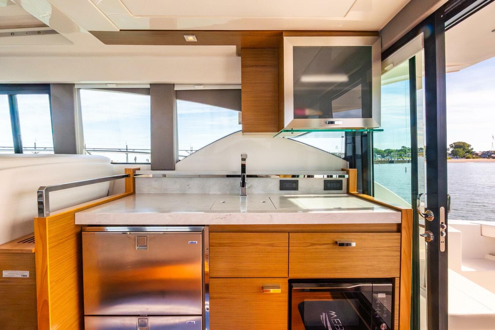 2022 Tiara Yachts 39 Coupe — photo 15