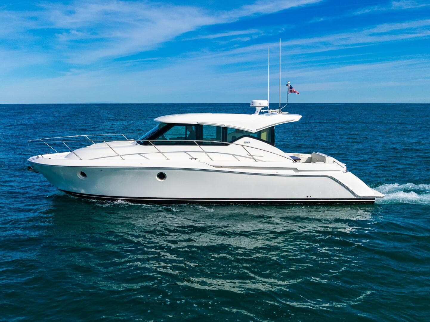 2022 Tiara Yachts 39 Coupe — photo 3