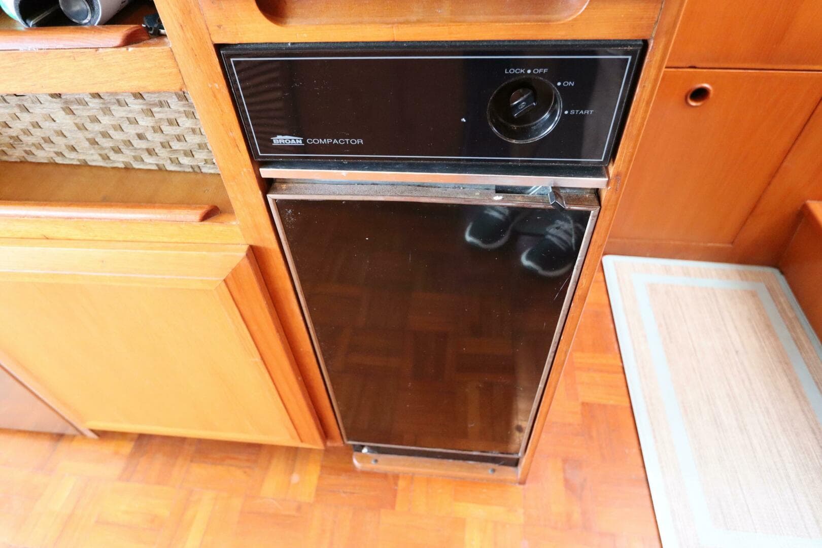 2005 Defever Cockpit — photo 58