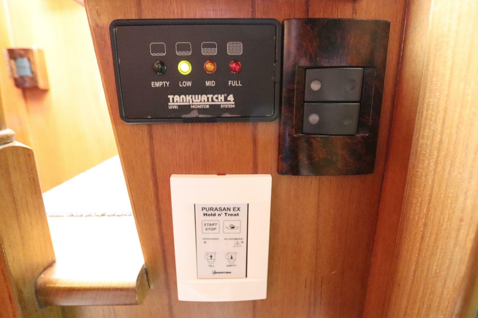 2005 Defever Cockpit — photo 81