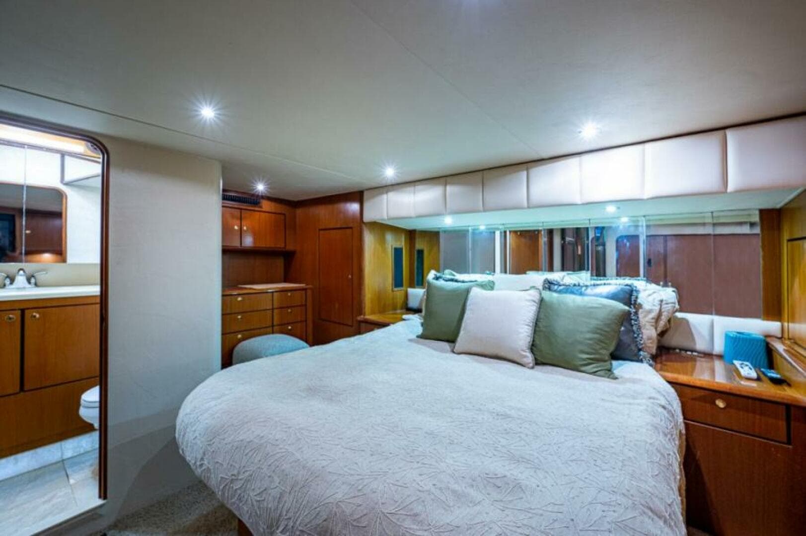 1999 Ocean Yachts Convertible — photo 59