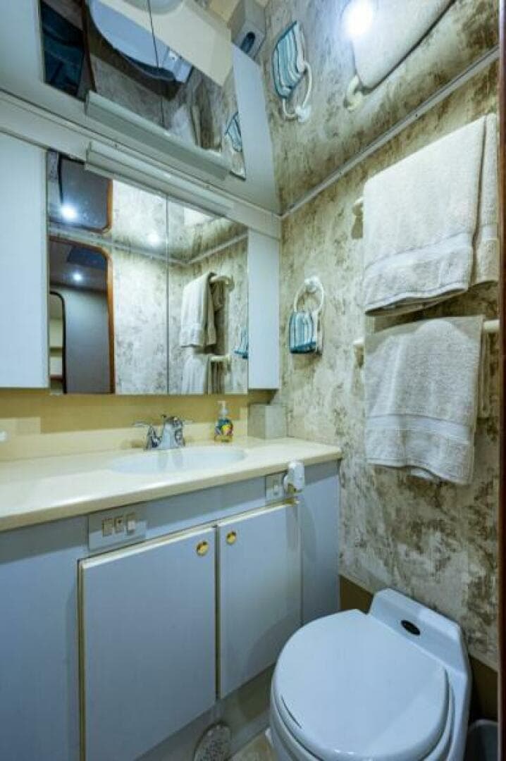 1999 Ocean Yachts Convertible — photo 69