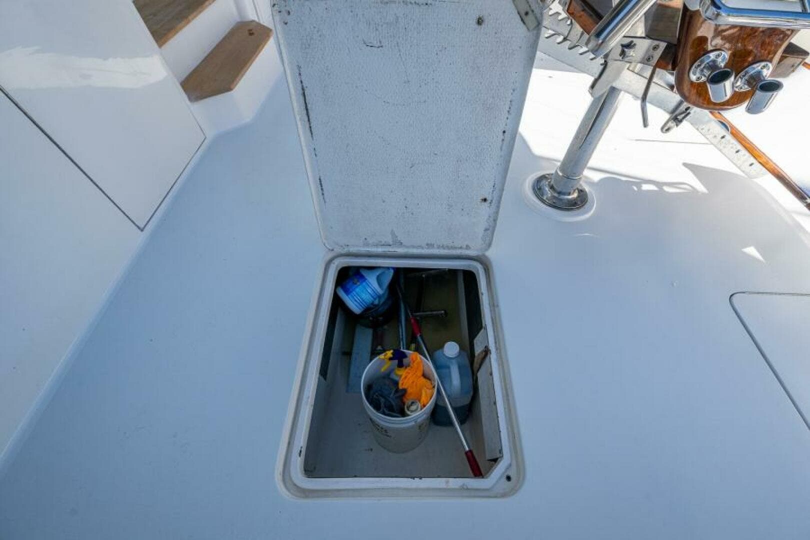 1999 Ocean Yachts Convertible — photo 22