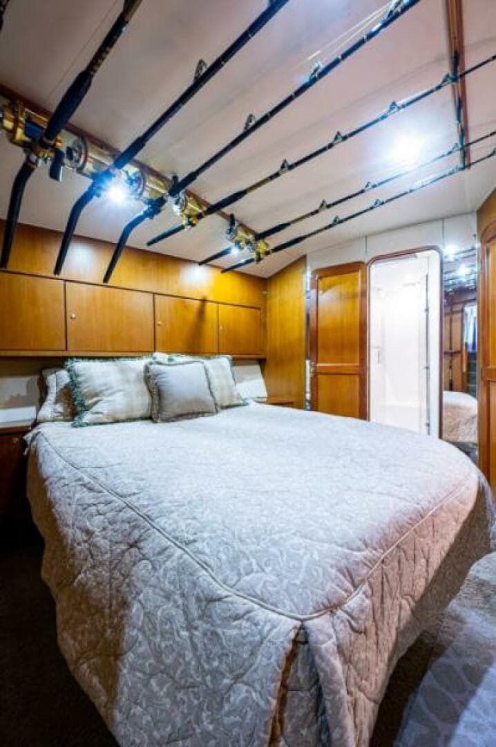 1999 Ocean Yachts Convertible — photo 51