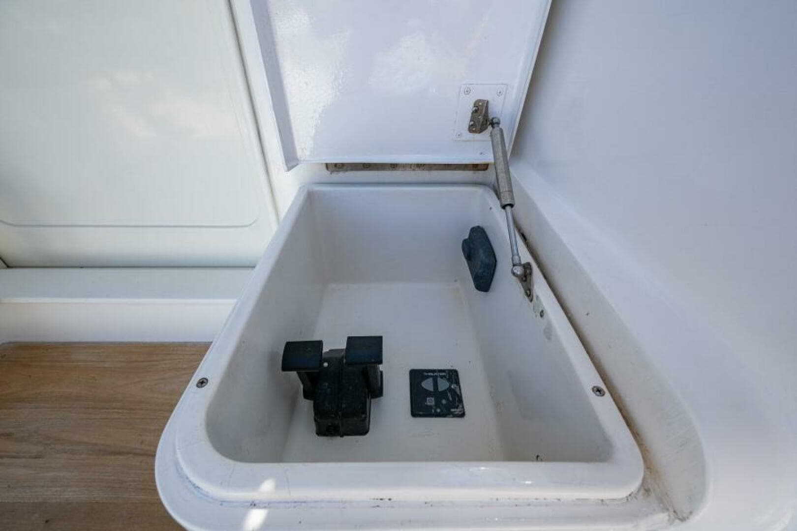 1999 Ocean Yachts Convertible — photo 24