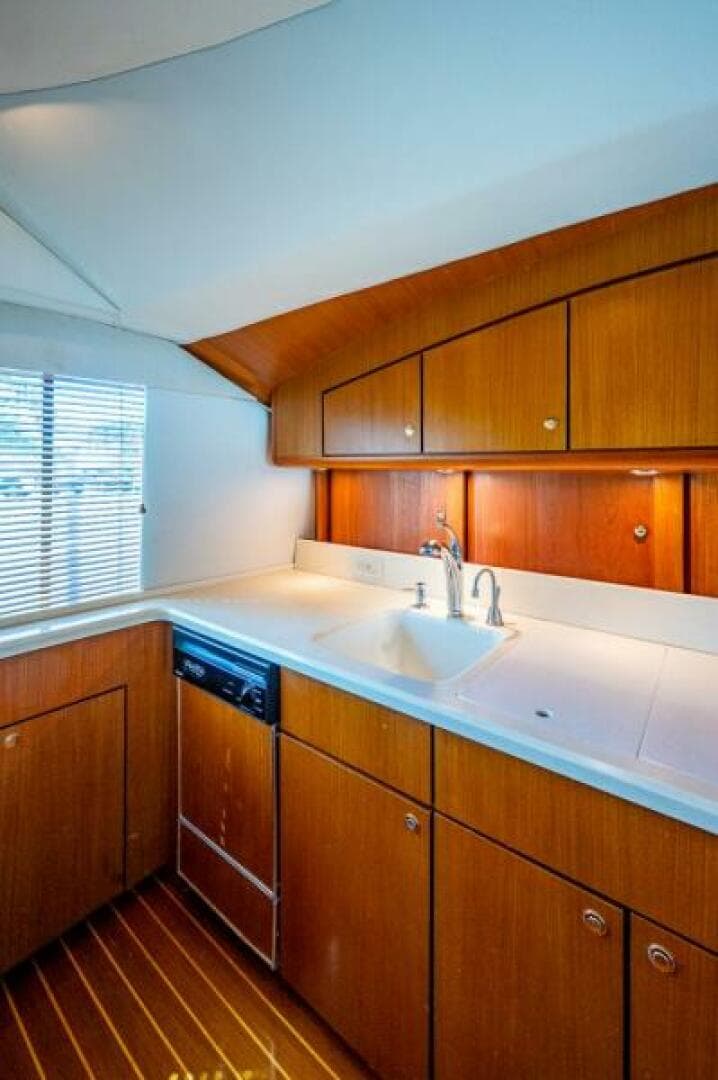 1999 Ocean Yachts Convertible — photo 47