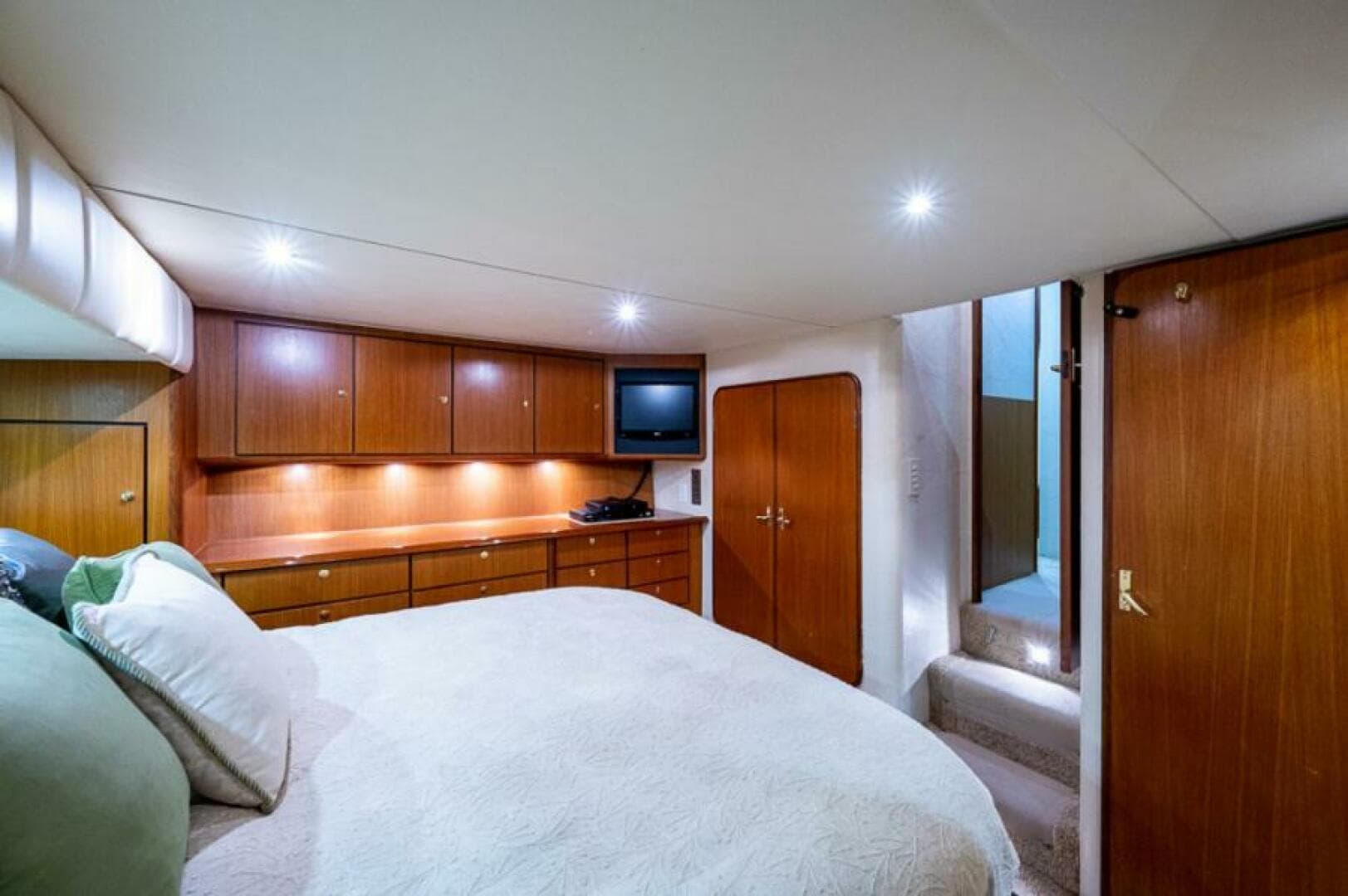 1999 Ocean Yachts Convertible — photo 60