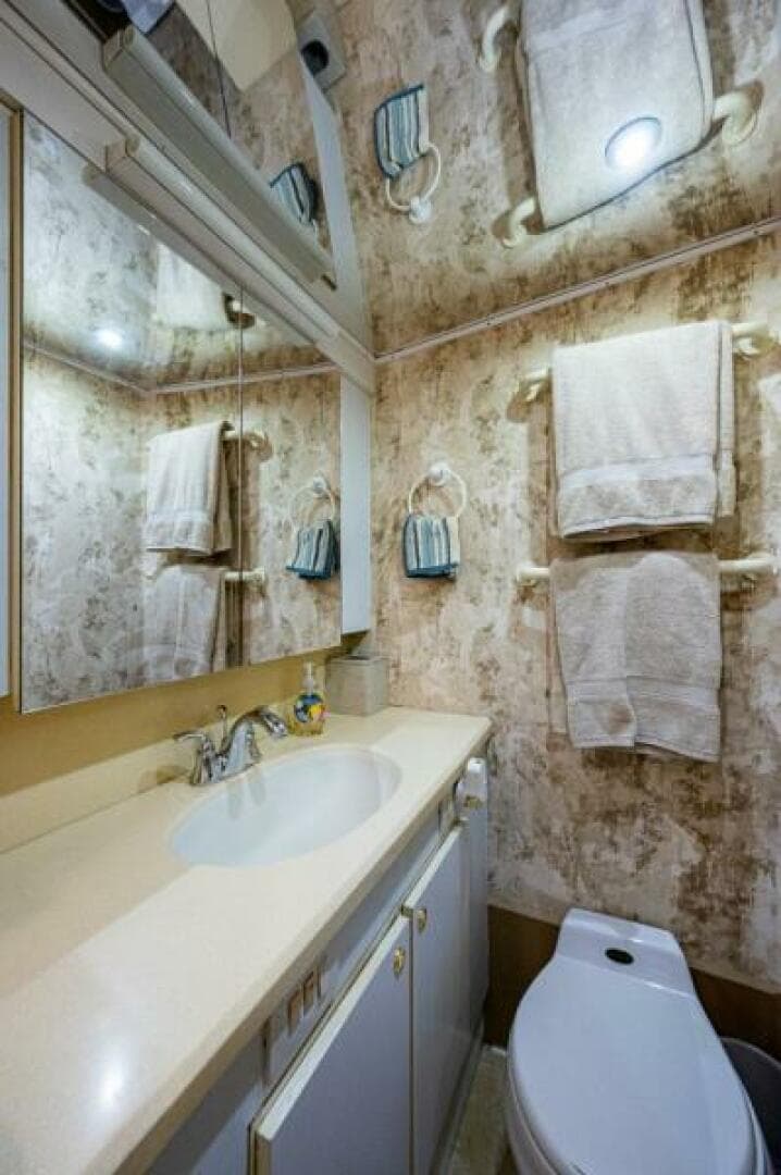 1999 Ocean Yachts Convertible — photo 68