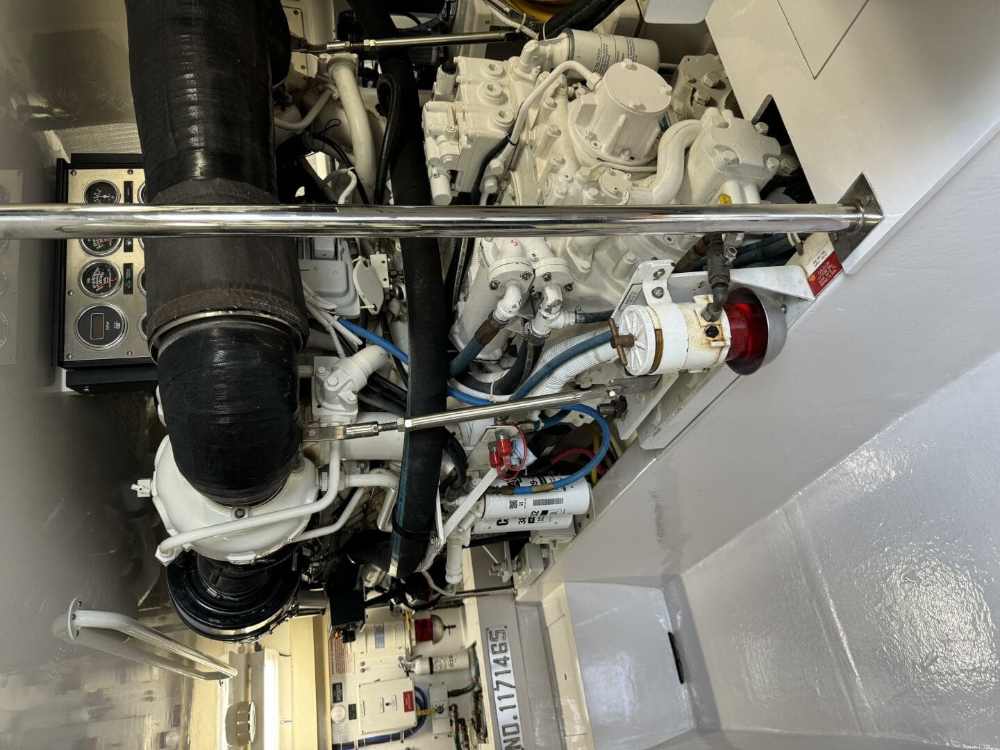 2004 Hatteras 60 Convertible — photo 38