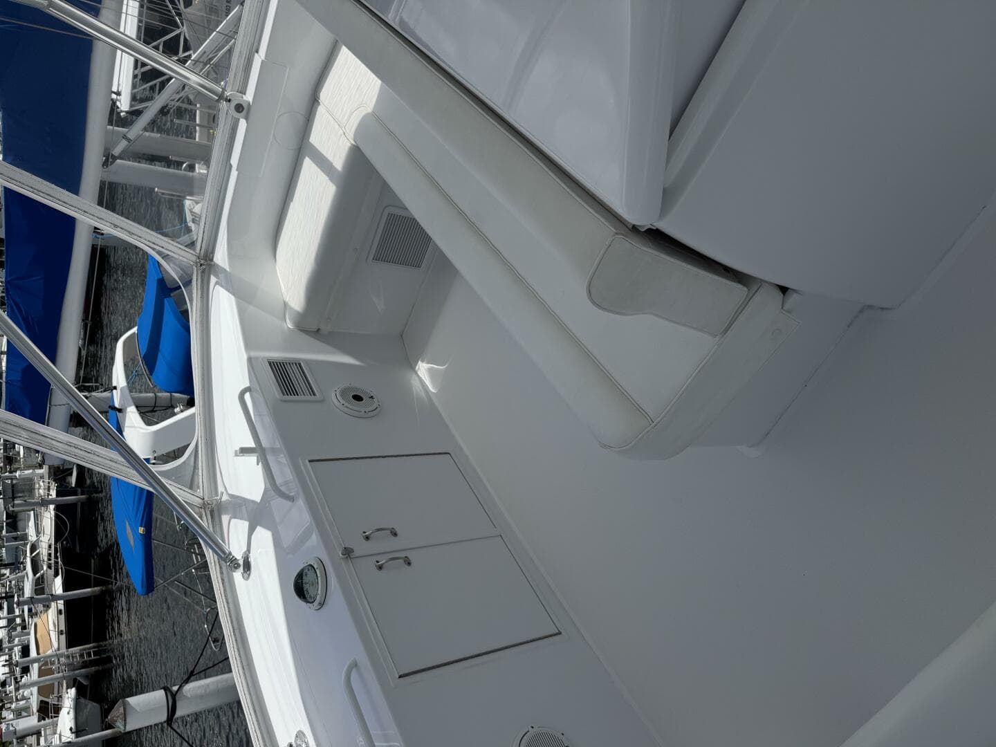 2004 Hatteras 60 Convertible — photo 23