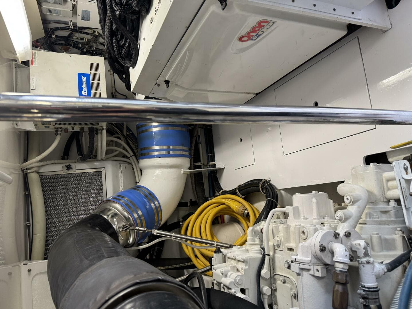 2004 Hatteras 60 Convertible — photo 39