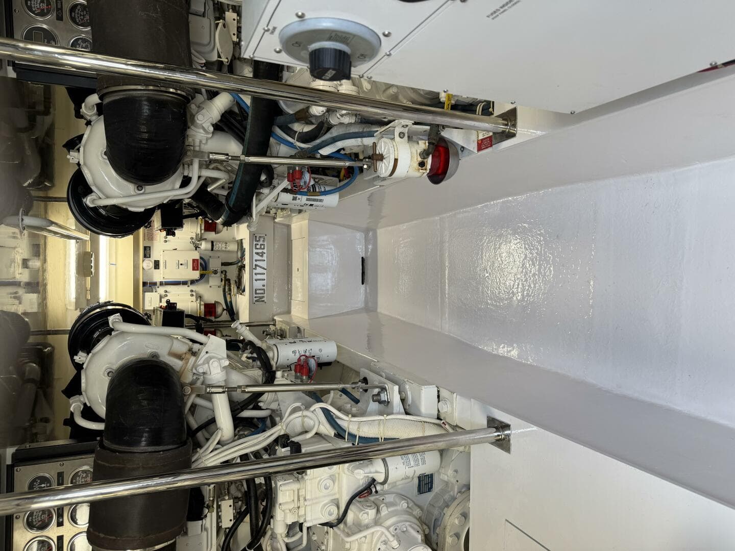 2004 Hatteras 60 Convertible — photo 32