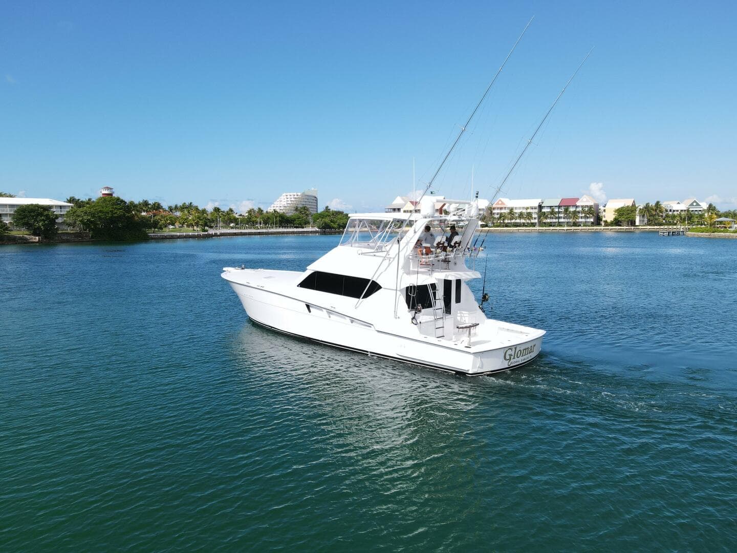 2004 Hatteras 60 Convertible — photo 7