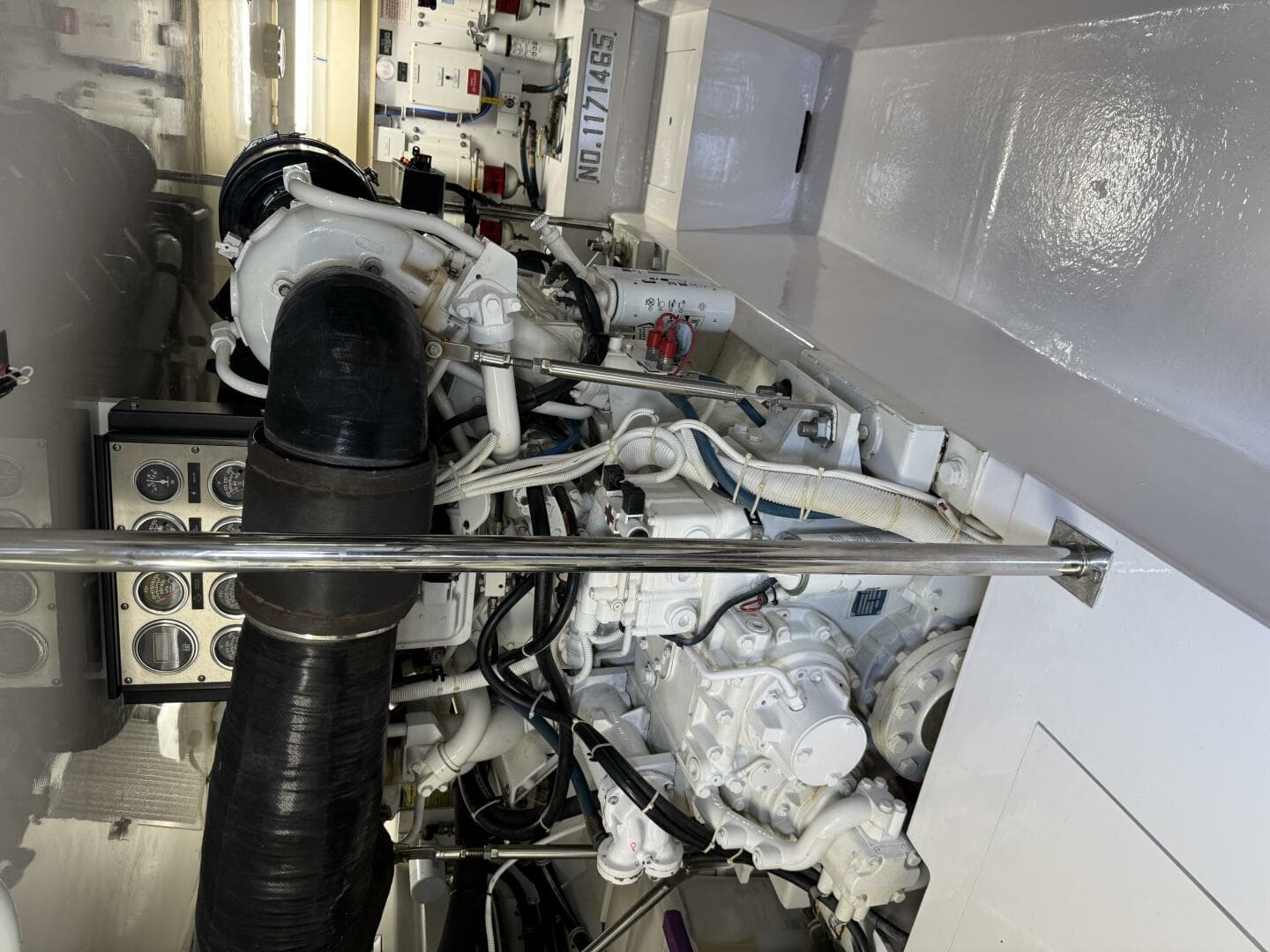 2004 Hatteras 60 Convertible — photo 34