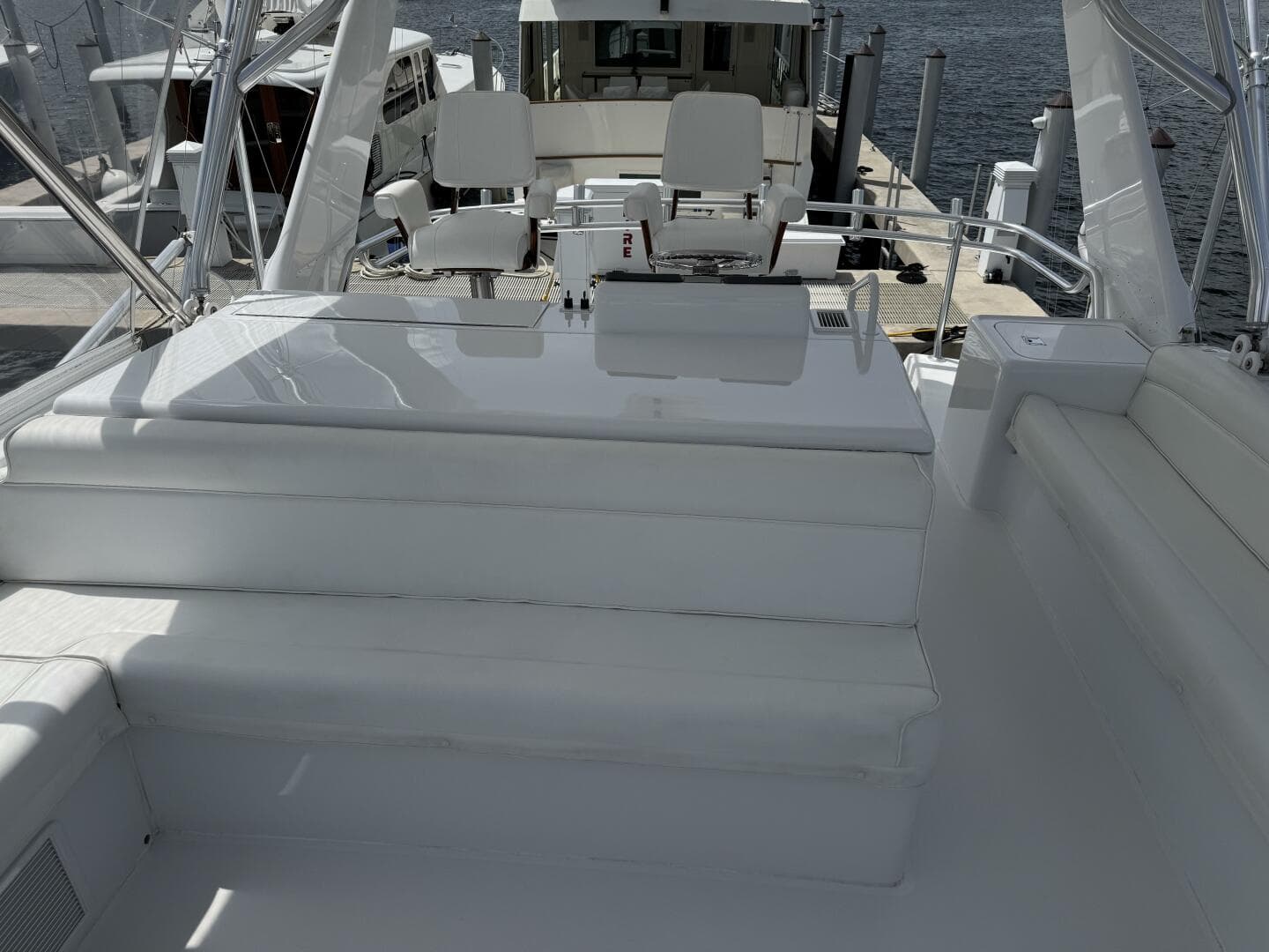 2004 Hatteras 60 Convertible — photo 20